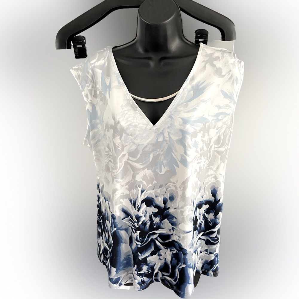 Gorgeous Calvin Klein Size L Large Top Blouse Shirt  Built In Necklace Detail